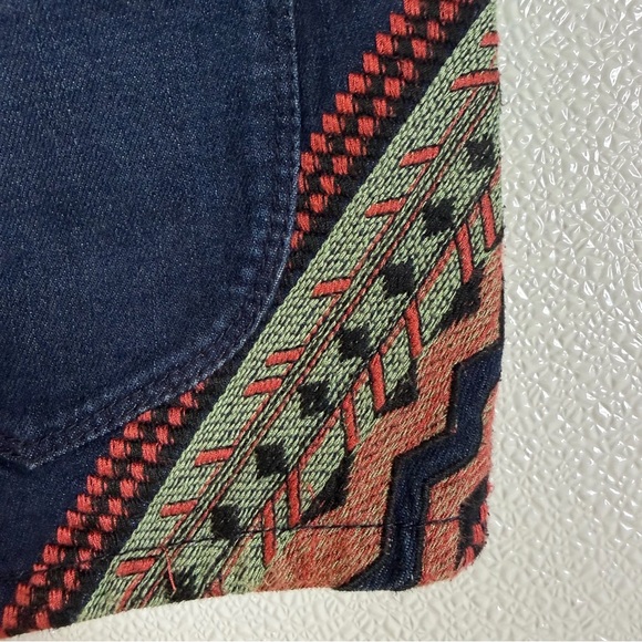 BDG Embroidered Denim Shorts Size 29 Dark Wash Boho Festival Low Rise Stretch - Picture 14 of 14